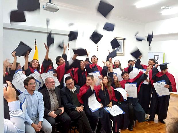 Estudiantes de ELECTI durante la fase Cerrar y proyectar