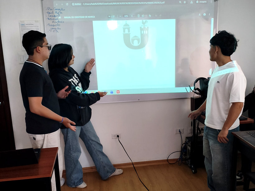 Estudiantes de ELECTI durante la fase Conseguir